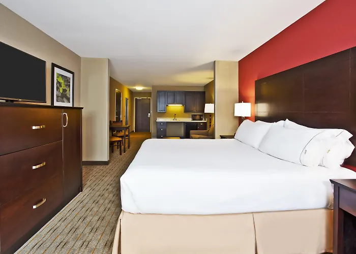Holiday Inn Express & Suites Springfield By Ihg